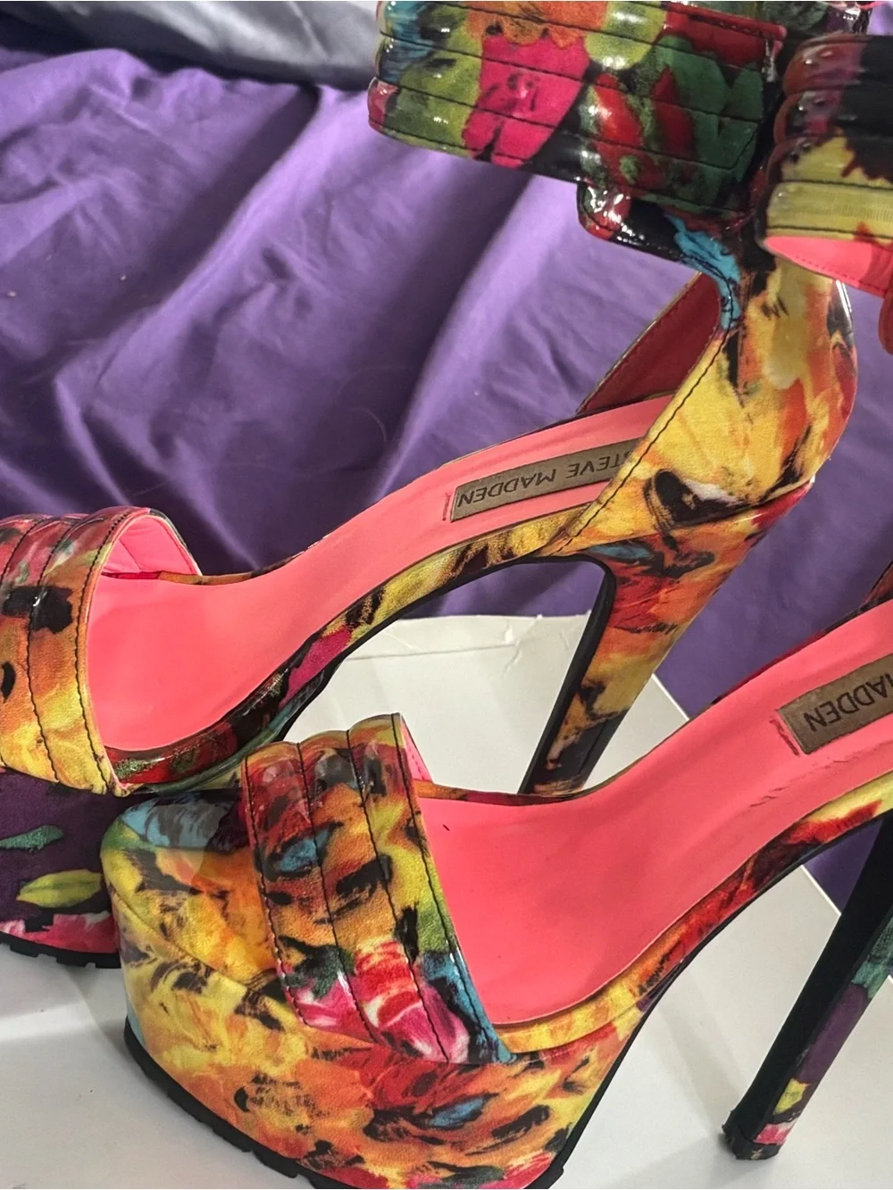 Steve Madden Multicolor Floral Platform Sandals with Pink Insole
